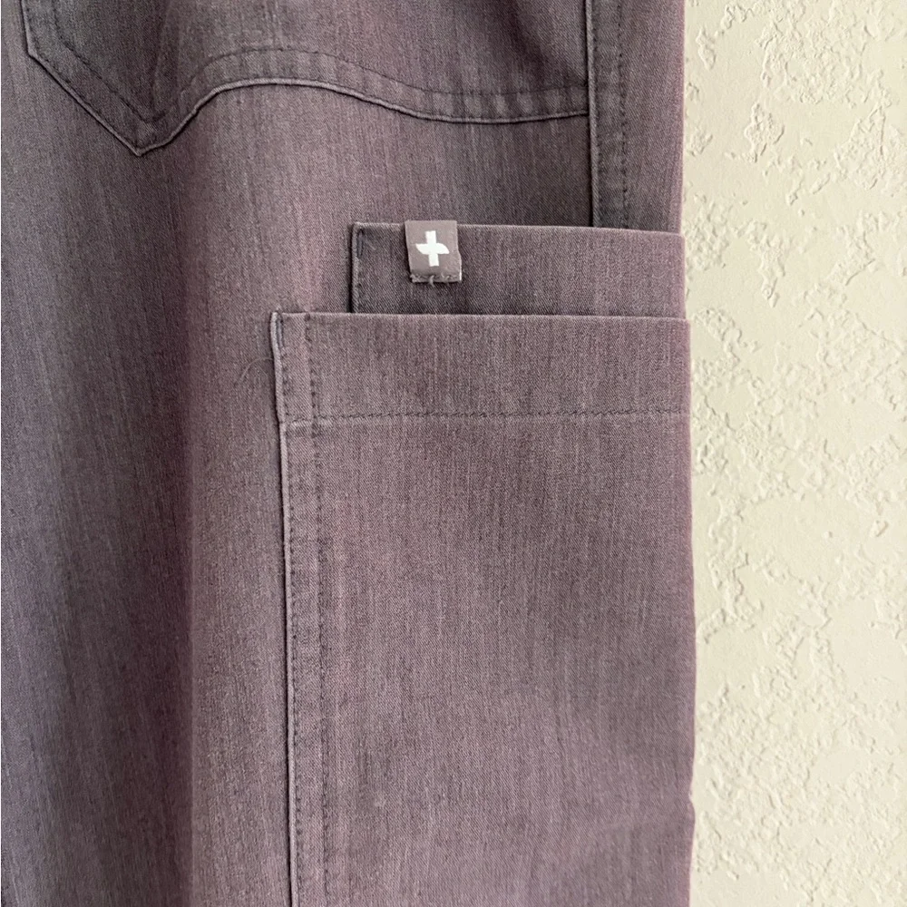 FIGS Men's Cairo Cargo Scrub Pants Gray Multi-Pockets Straight Leg Size Medium